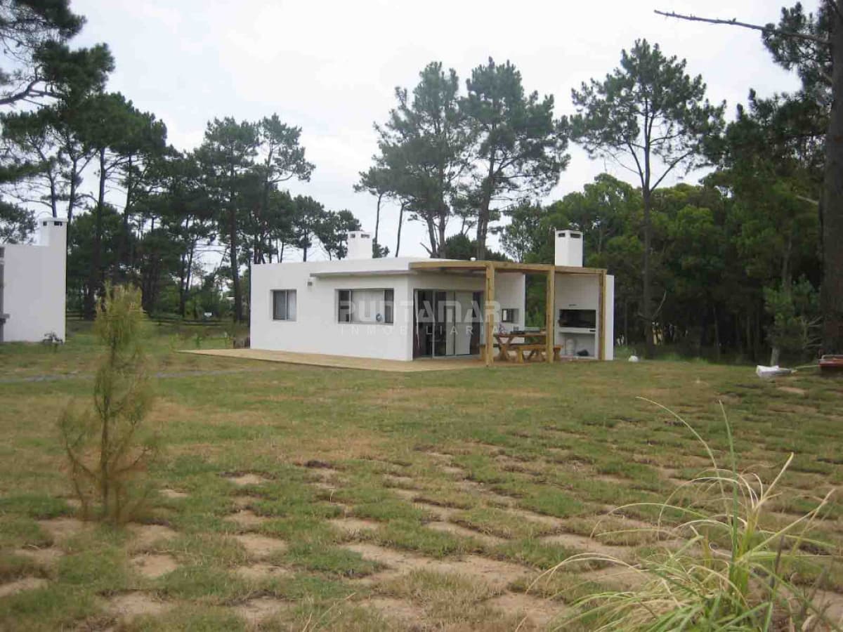 CASA DE DOCS DORMITORIOS EN LA BARRA, GRAN PARQUE  -