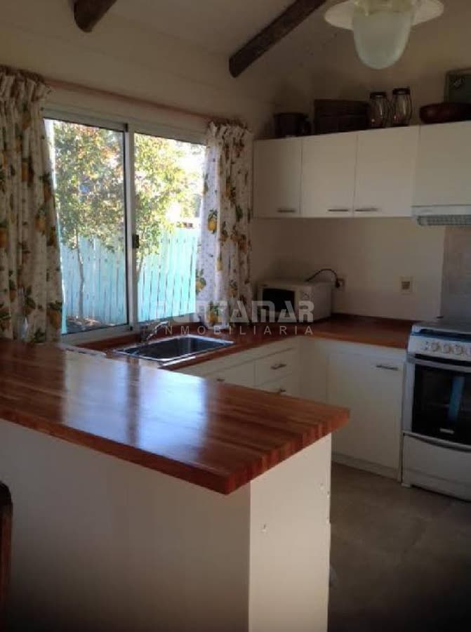ALQUILER MUY LINDA CASA EN LA BARRA 3 DORMITORIOS 2 BAÑOS   -