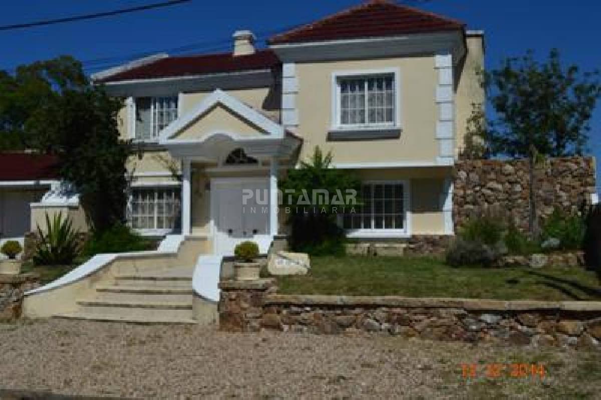 Casa en Pinares, 3 dormitorios *  -