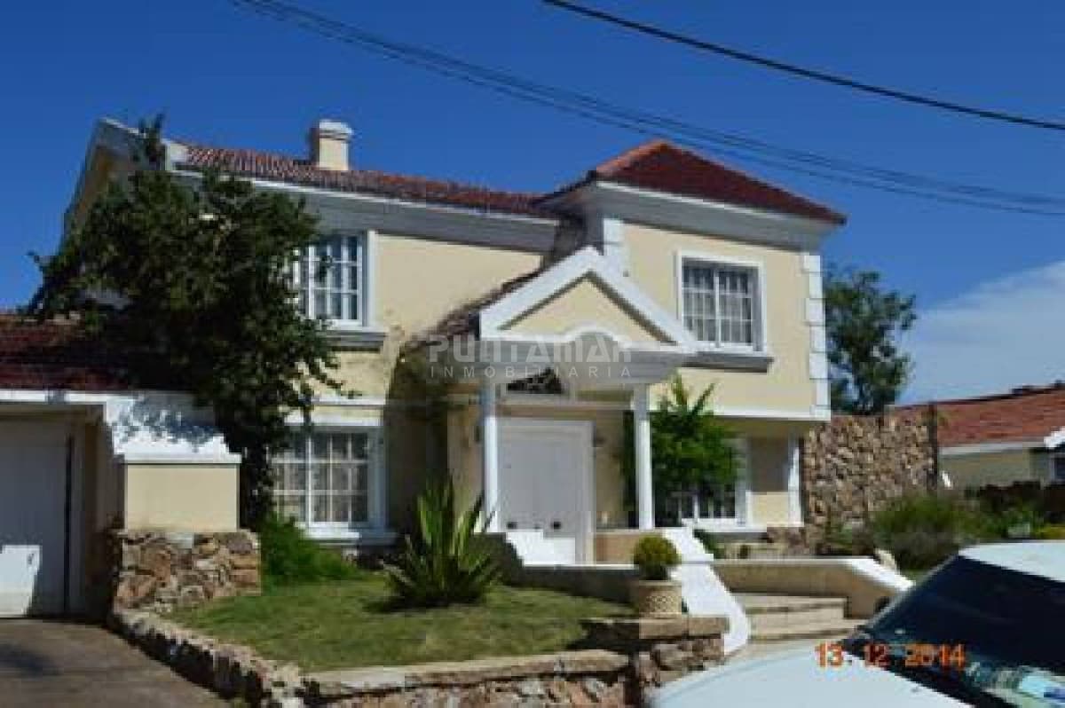 Casa en Pinares, 3 dormitorios *  -