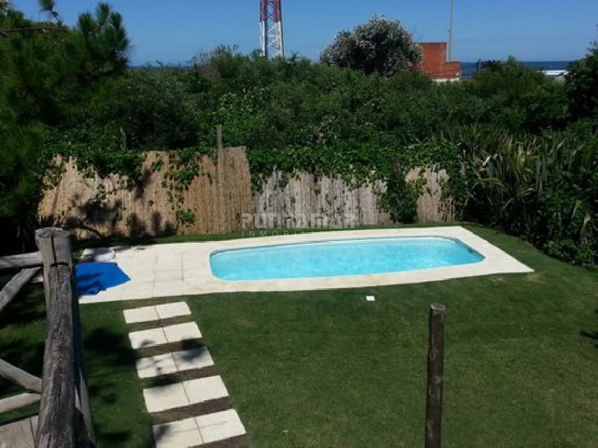 Casa ID.211067 - ALQUILAR CASA EN EL CORAZON DE LA BARRA CON PISCINA Y A METROS DE LA POSTA