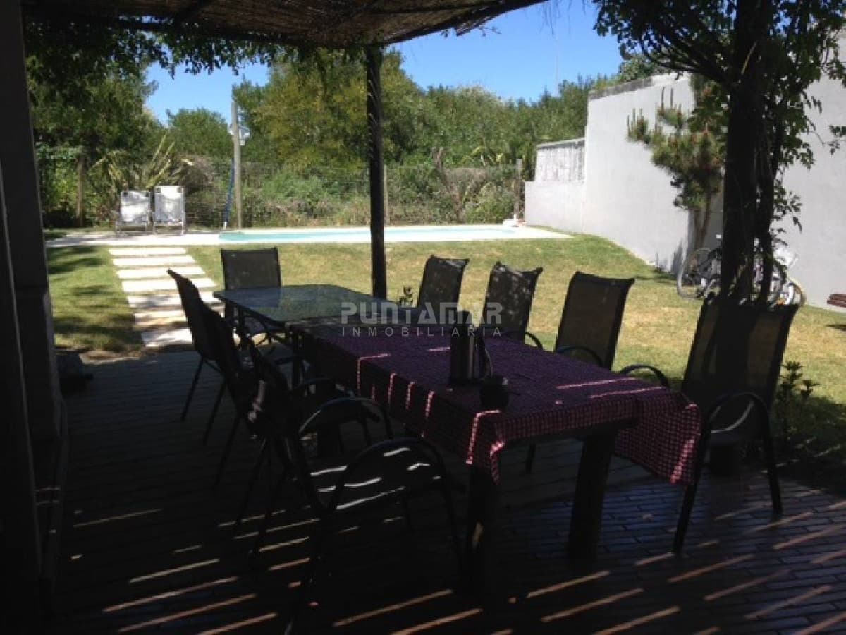 Casa ID.211067 - ALQUILAR CASA EN EL CORAZON DE LA BARRA CON PISCINA Y A METROS DE LA POSTA