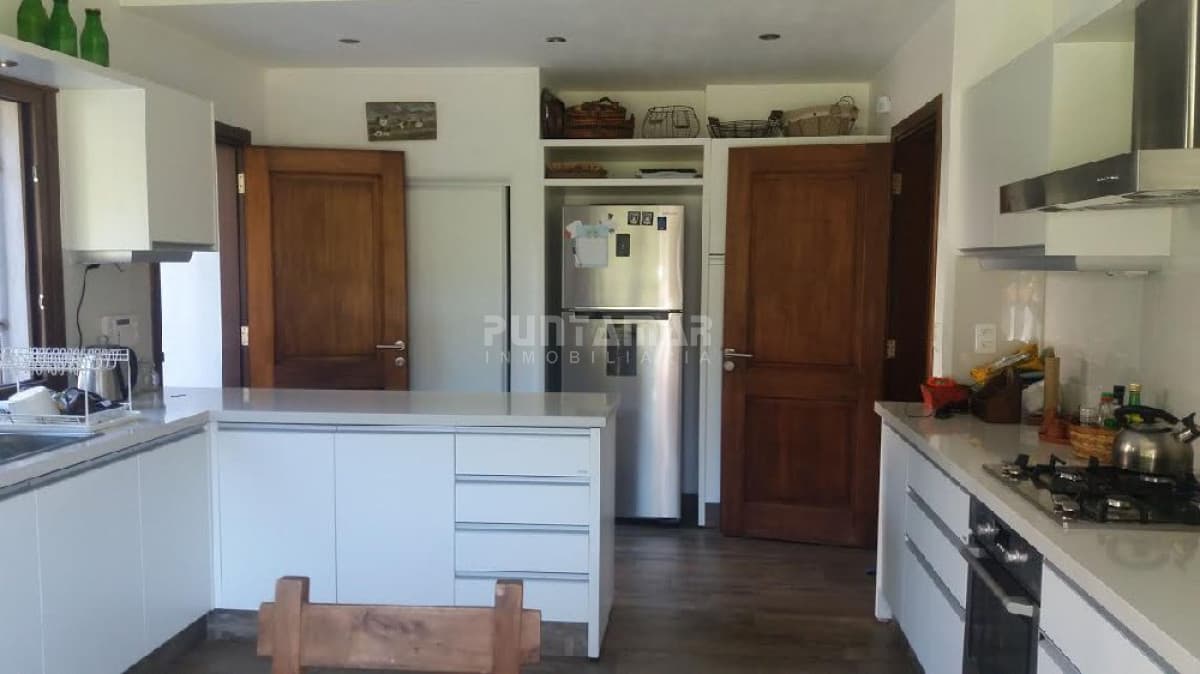 Casa ID.211109 - MUY BUENA CASA EN LA BARRA EN UN ENTORNO TRANQUILO 4 DORMITORIOS 3 BAÑOS MAS SERVICIO