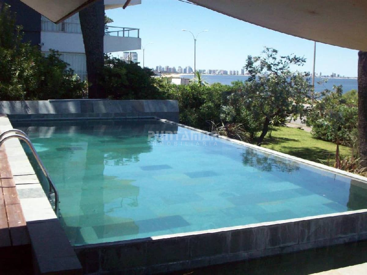 Casa ID.210524 - VENTA CASA PUNTA DEL ESTE FRENTE AL MAR