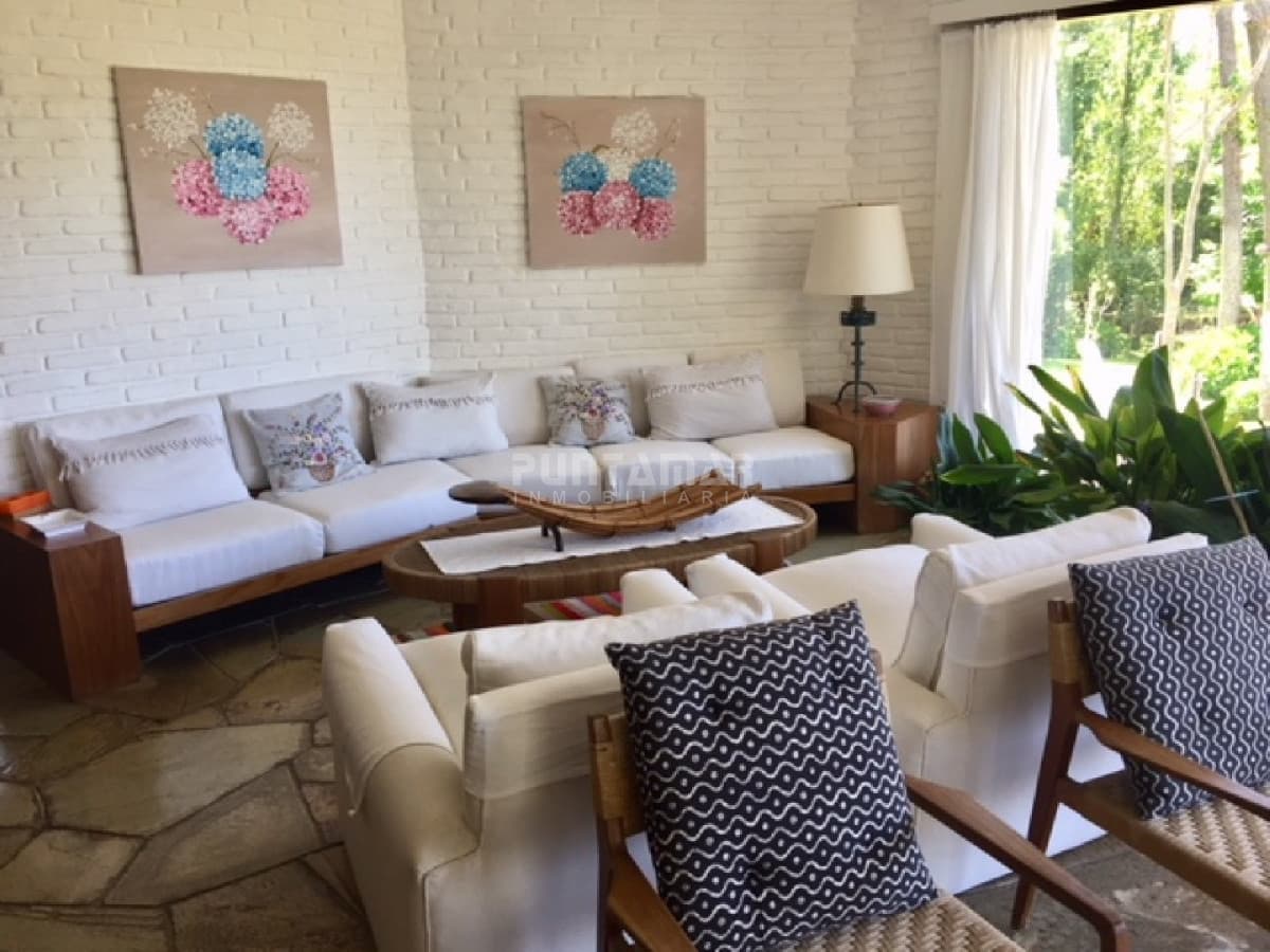 VENTA DE CASA EN SAN RAFAEL  6 DORMITORIOS   -