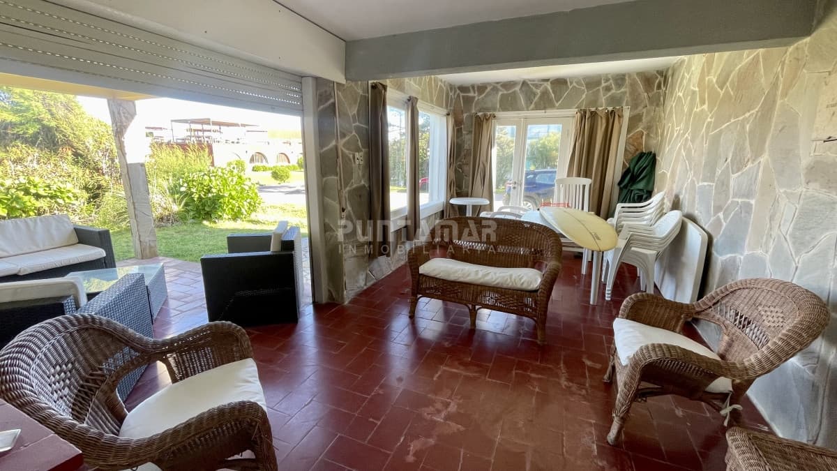 Casa en alquiler a metros del mar  -