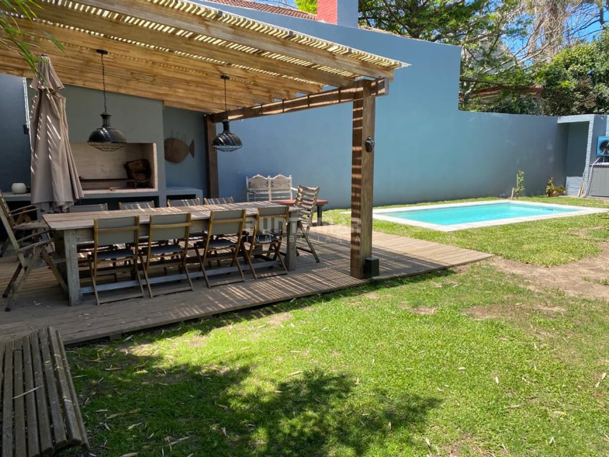 ALQUILER DE CASA EN MONTOYA CON PISCINA  -