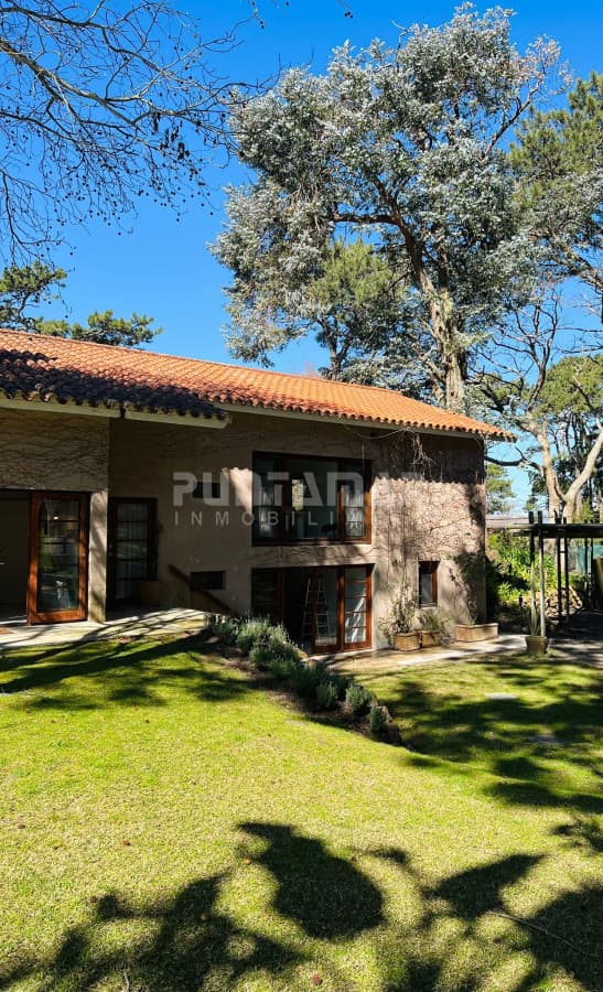 ALQUILER  CASA DE 3 DORMITORIOS EN SUITE EN SAN RAFAEL CON PISCINA  -