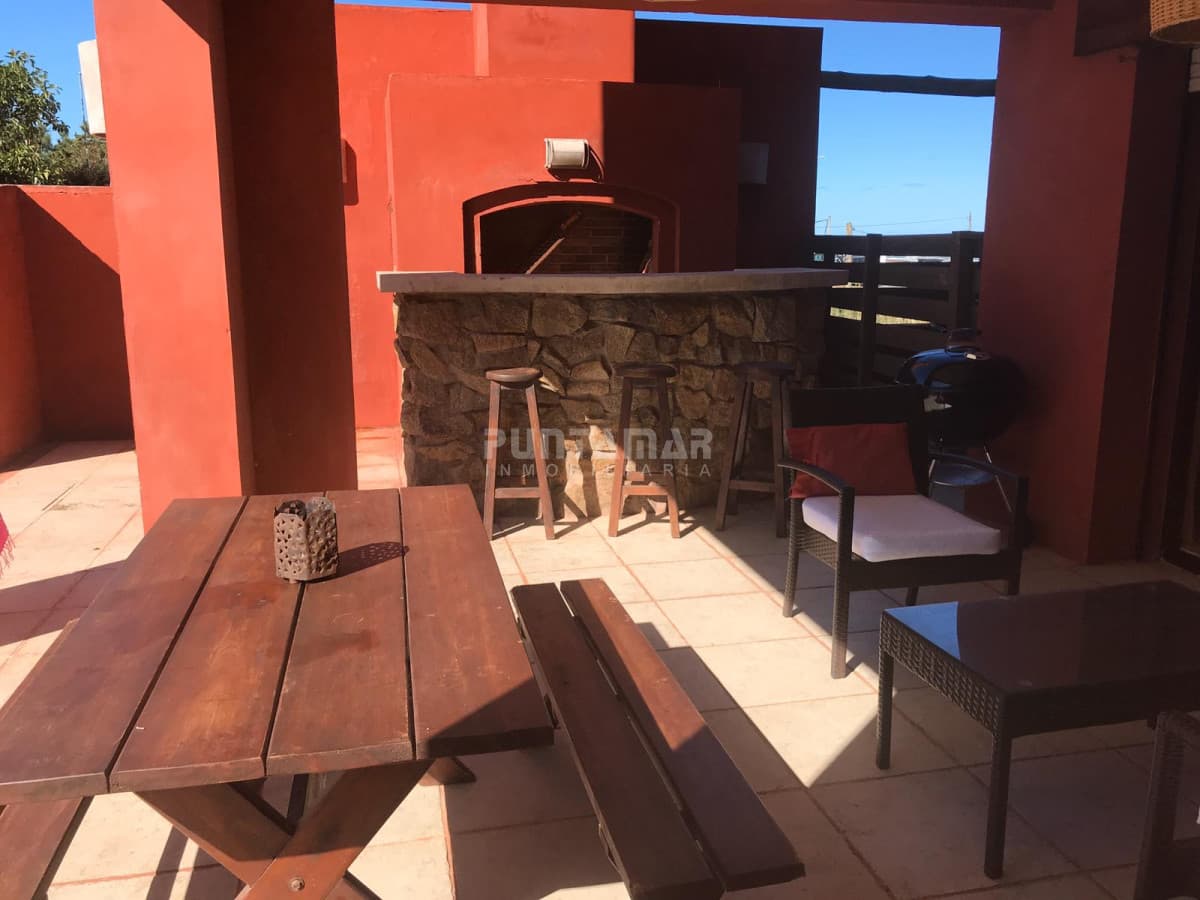 Casa en Montoya, 3 dormitorios *  -