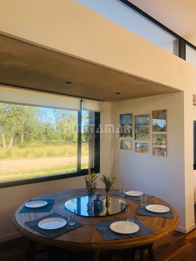 MODERNA CASA DE 3 DORMITORIOS EN ALQUILER EN BARRIO CERRADO POLO DEL ESTE  -