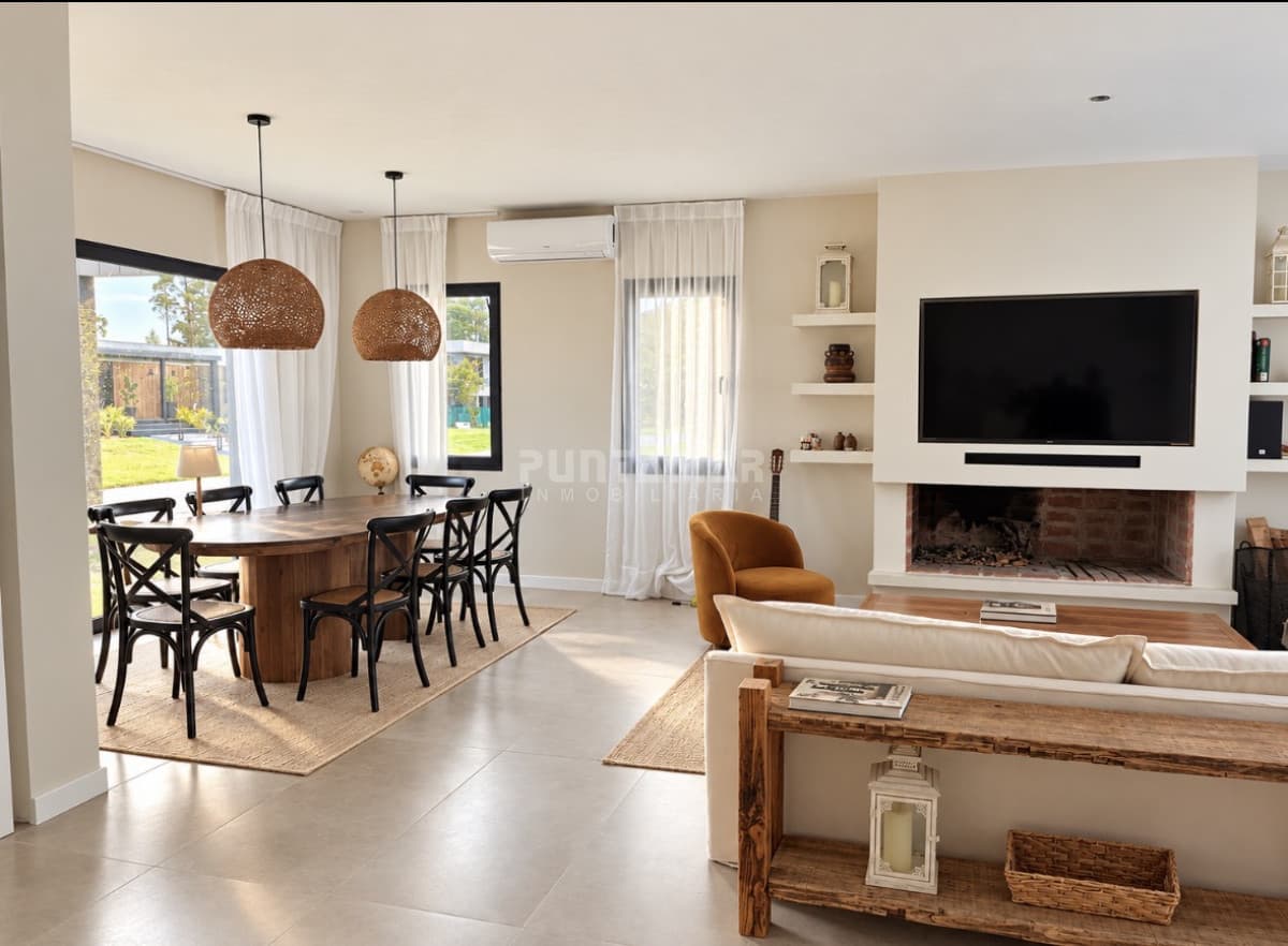 Casa ID.213994 - VENTA DE CASA  4 DORMITORIOS EN BARRIO PRIVADO LA CAÑADA