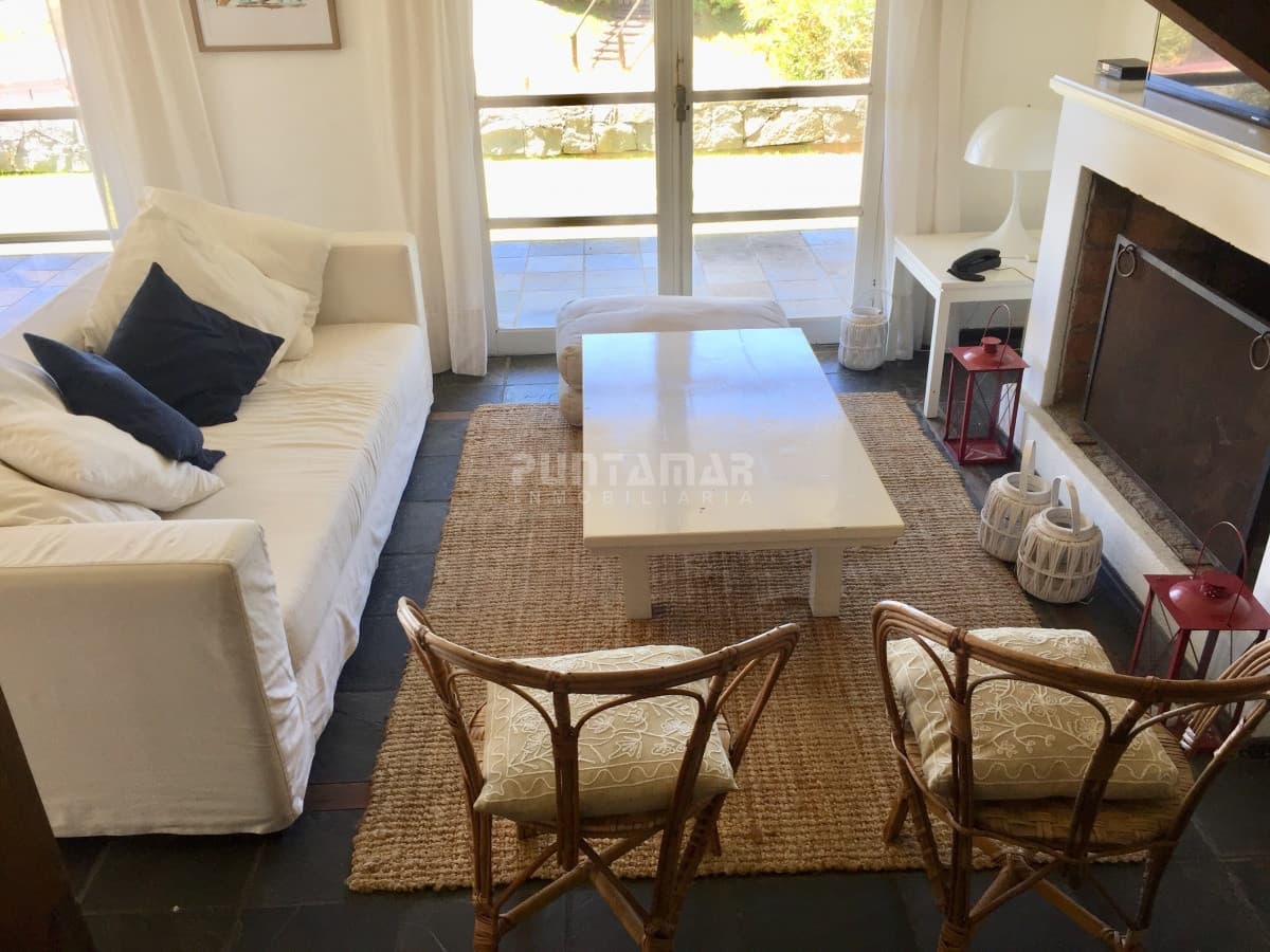 Casa ID.211939 - VENTA DE CASA DE 3 DORMITORIOS CON PISCINA EN LA BARRA
