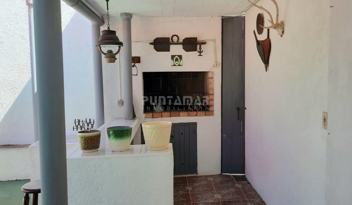 MUY LINDA CASA EN LA BARRA CON TERRAZA Y PARRILLERO  -