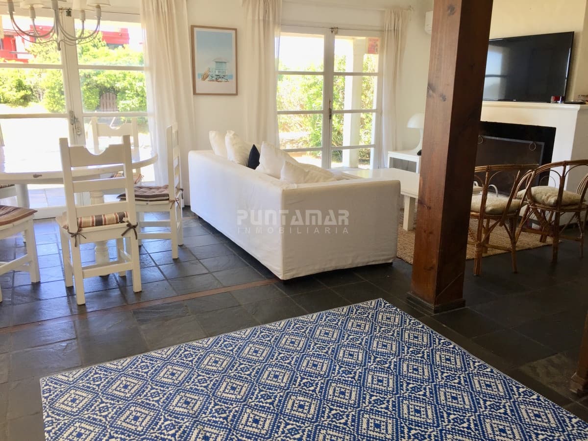 Casa ID.211939 - VENTA DE CASA DE 3 DORMITORIOS CON PISCINA EN LA BARRA
