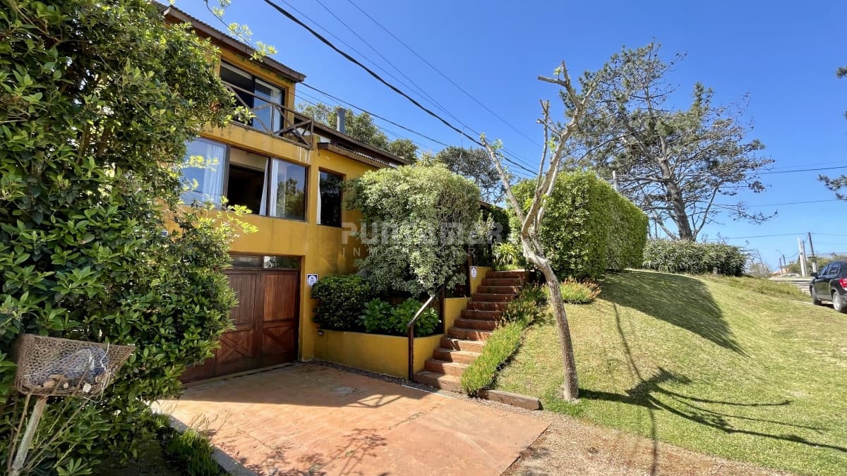 ALQUILER DE CASA 4 DORMITORIOS EN MONTOYA  -