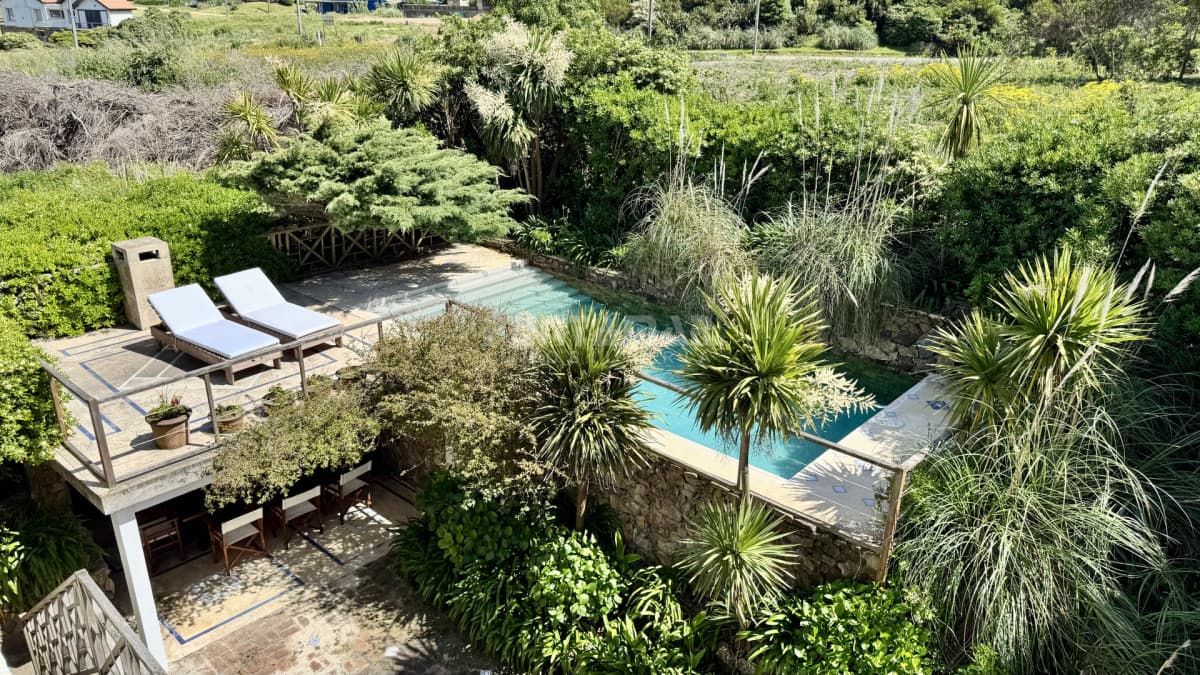 Casa en Punta Piedras, Manantiales, 4 dormitorios y piscina  -