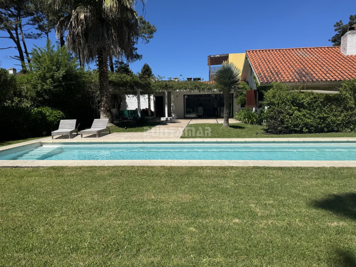 CASA  EN ALQUILER 3 DORMITORIOS CON PISCINA EN RINCÓN DEL INDIO  -