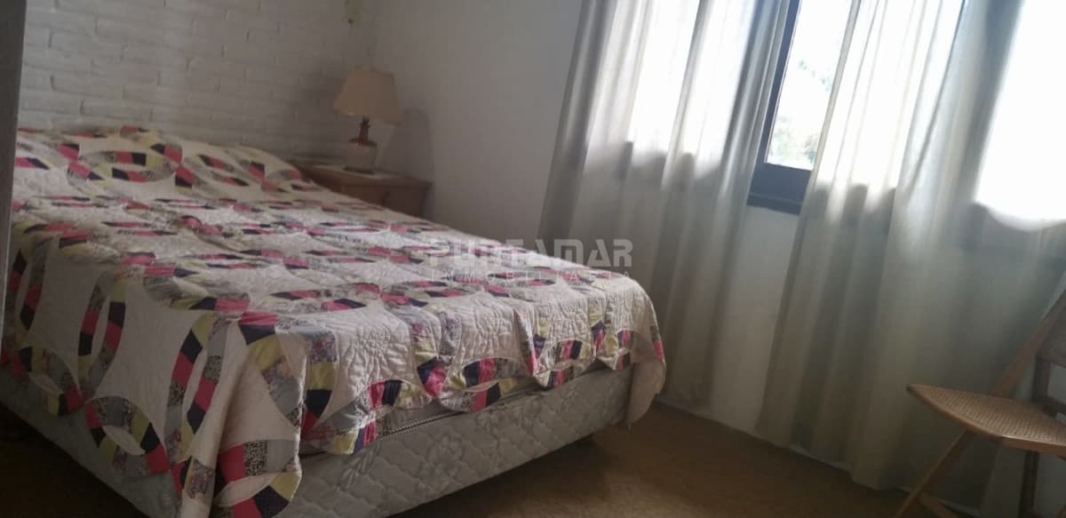 ALQUILER DE CASA DE 3 DORMITORIOS   -