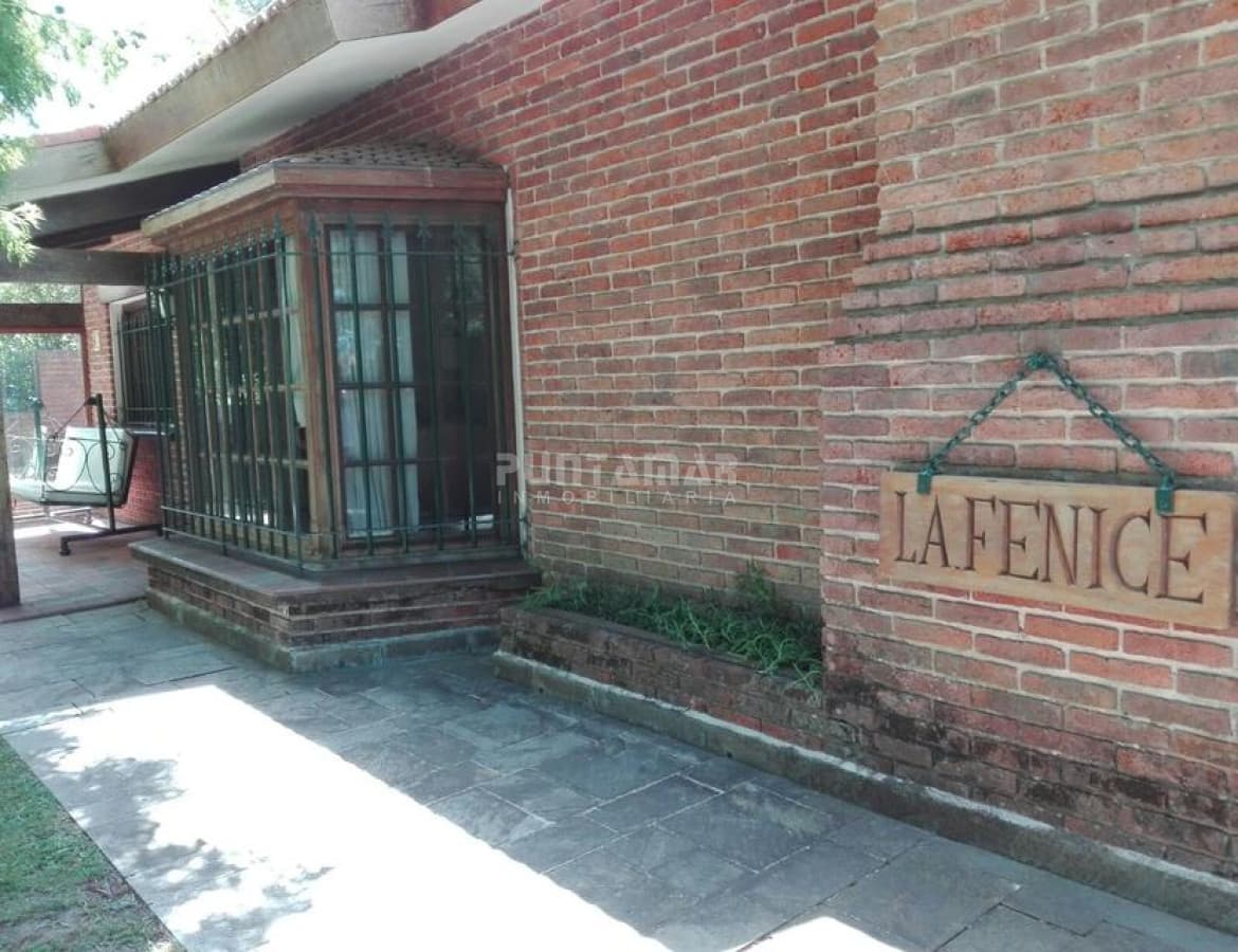 CHALET DE 4 DORMITORIOS EN PARADA 7 DE LA MANSA  -