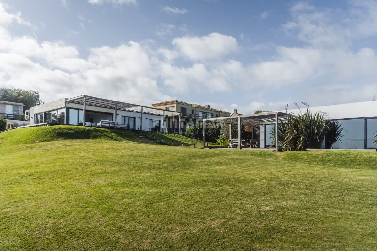 ESPECTACULAR CASA EN EL CHORRO CON PISCINA Y VISTA AL MAR  -