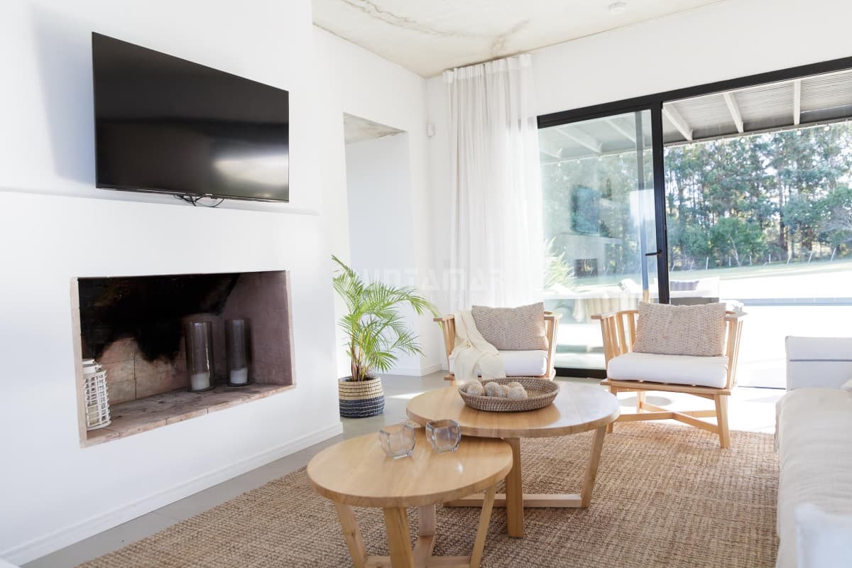CASA EN BARRIO PRIVADO PUEBLO MÍO  -