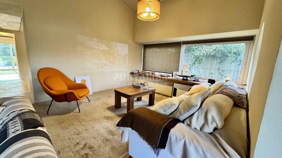 ALQUILER CASA DE DISEÑO DE 3 DORMITORIOS CON PISCINA EN SAN RAFAEL   -