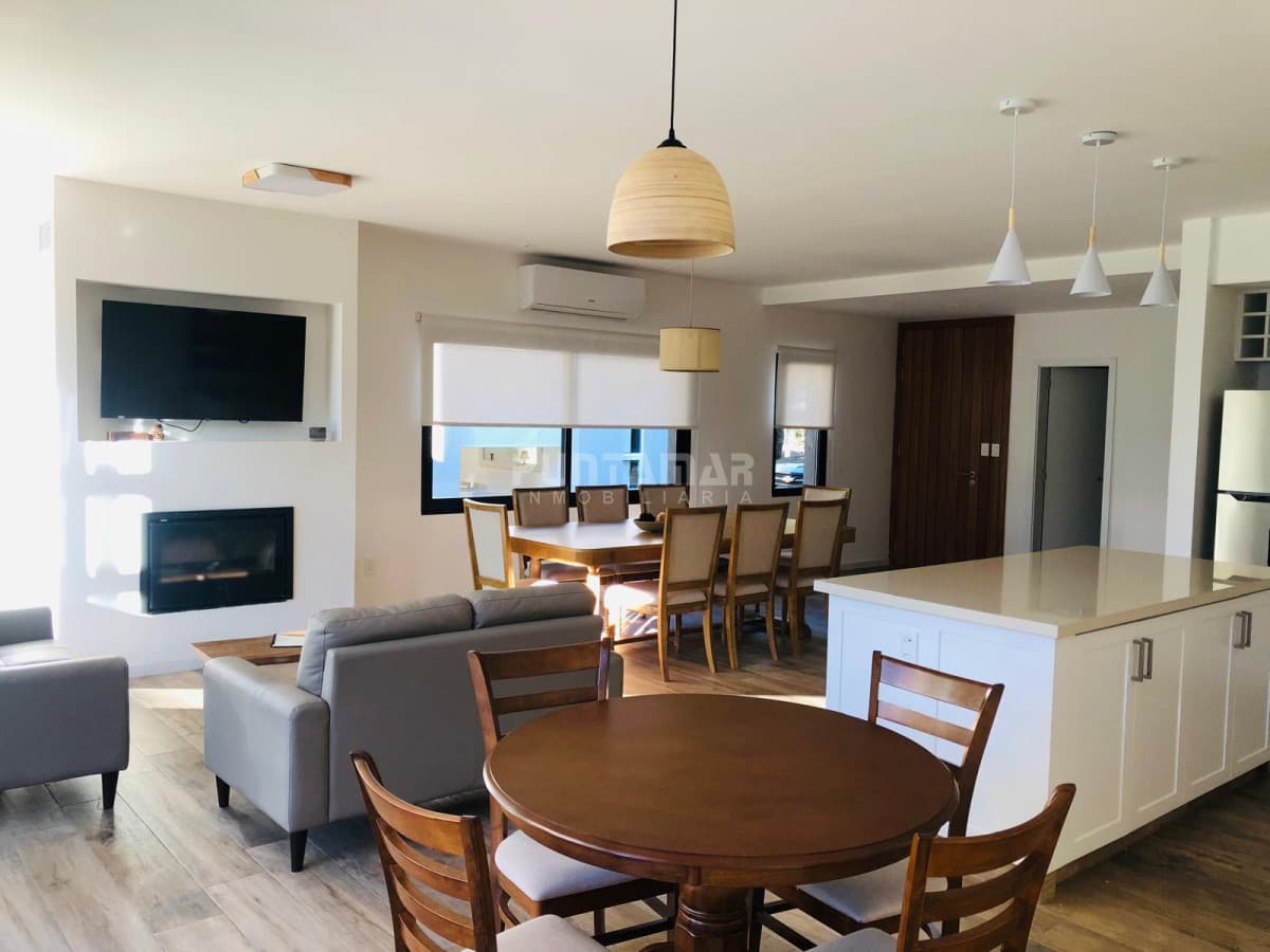 HERMOSA CASA DE 4 DORMIS Y 4 BAÑOS CON PISCINA PRIVADA EN SOLANAS COUNTRY  -
