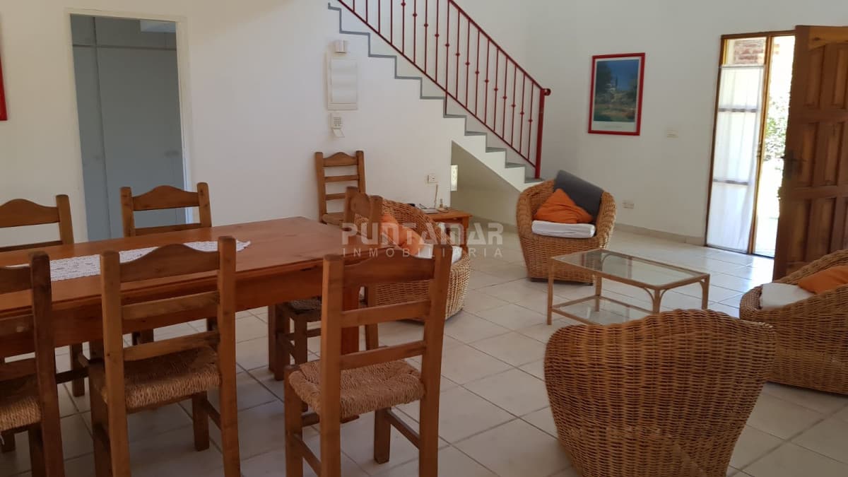 ALQUILER DE CASA EN MONTOYA FRENTE AL MAR 4 DORMITORIOS  -