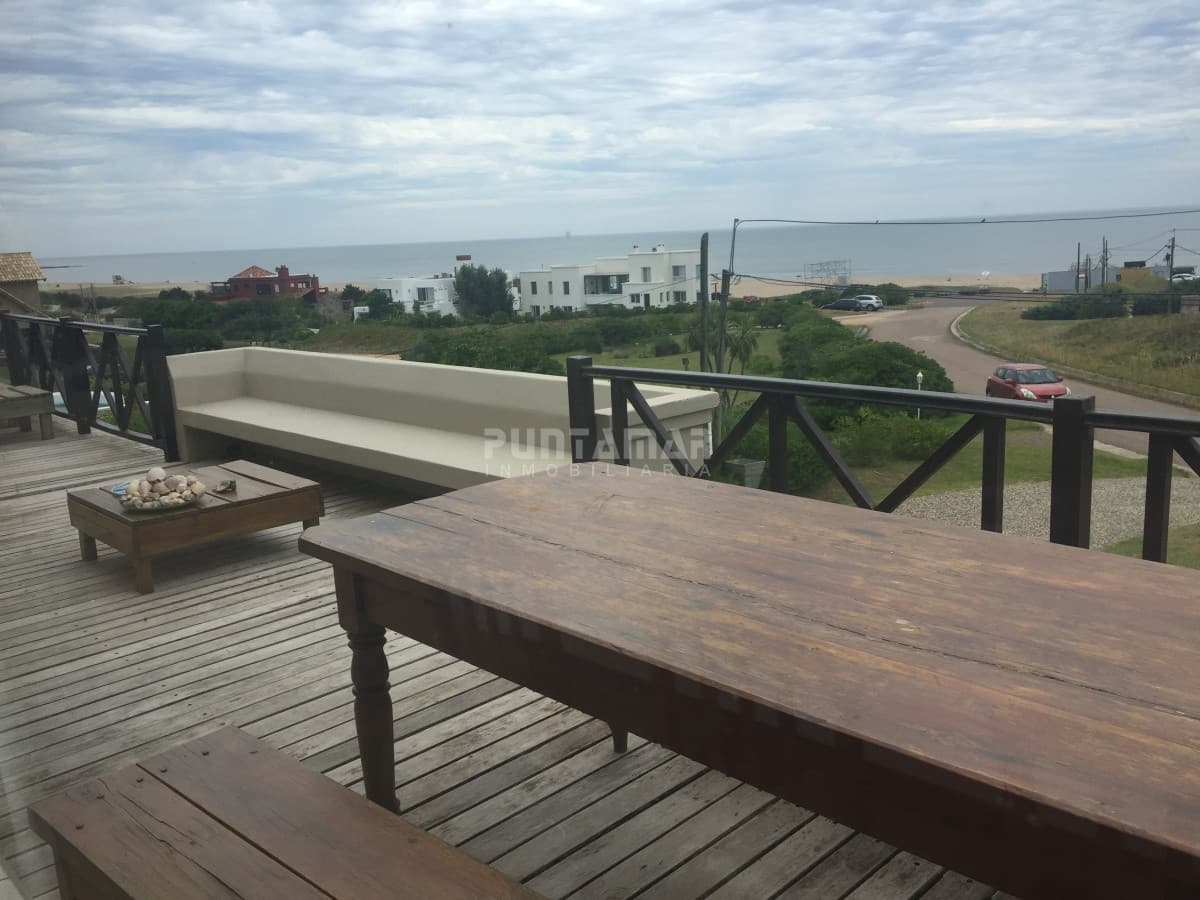 Casa en alquiler en Montoya, vista al mar  -