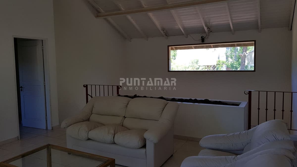 ALQUILER DE CASA EN MONTOYA FRENTE AL MAR 4 DORMITORIOS  -