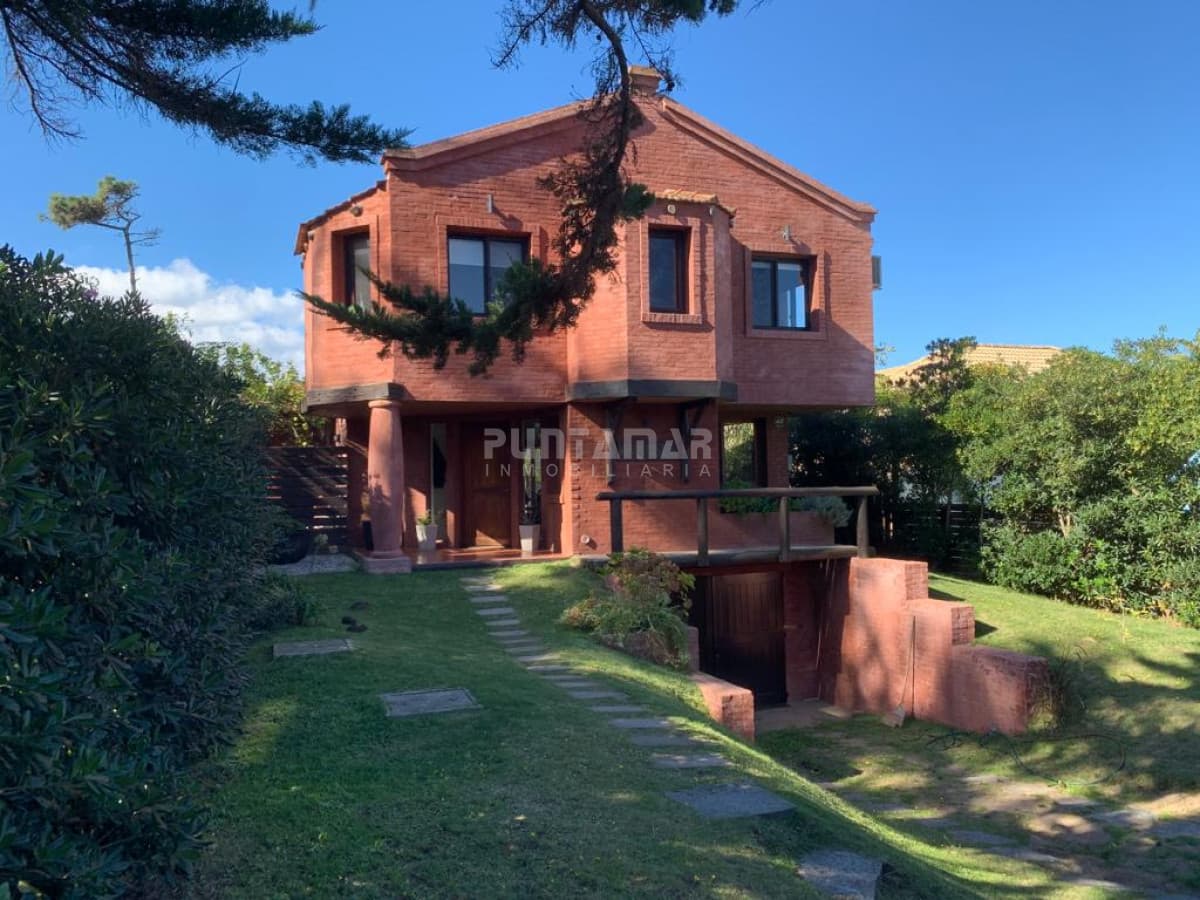 Casa ID.210775 - Casa en Montoya, La Barra en venta y alquiler con piscina