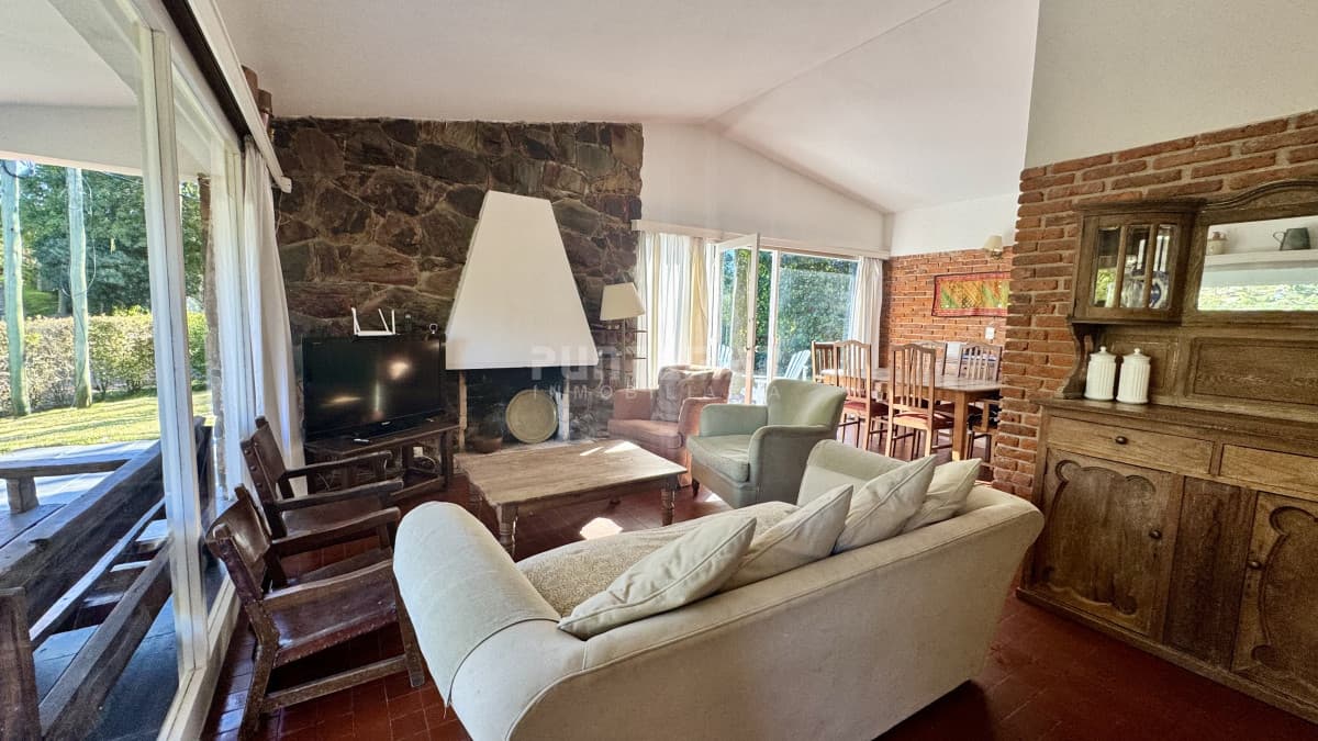 ALQUILER HERMOSO CHALET DE 4 DORMITORIOS A 900 MTS DEL MAR  -