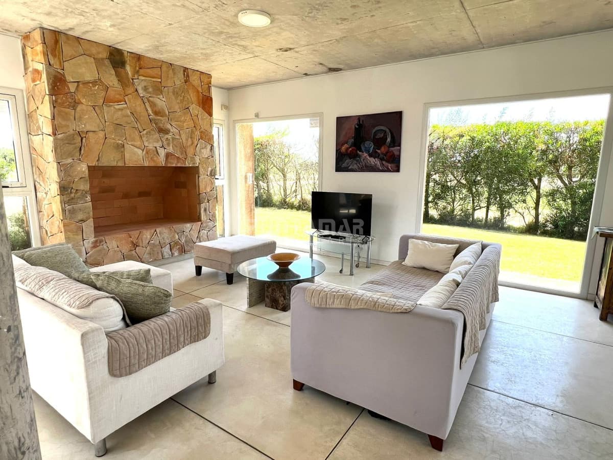 ALQUILER MODERNA CASA RINCON DEL INDIO 3 DORM Y PISCINA  -