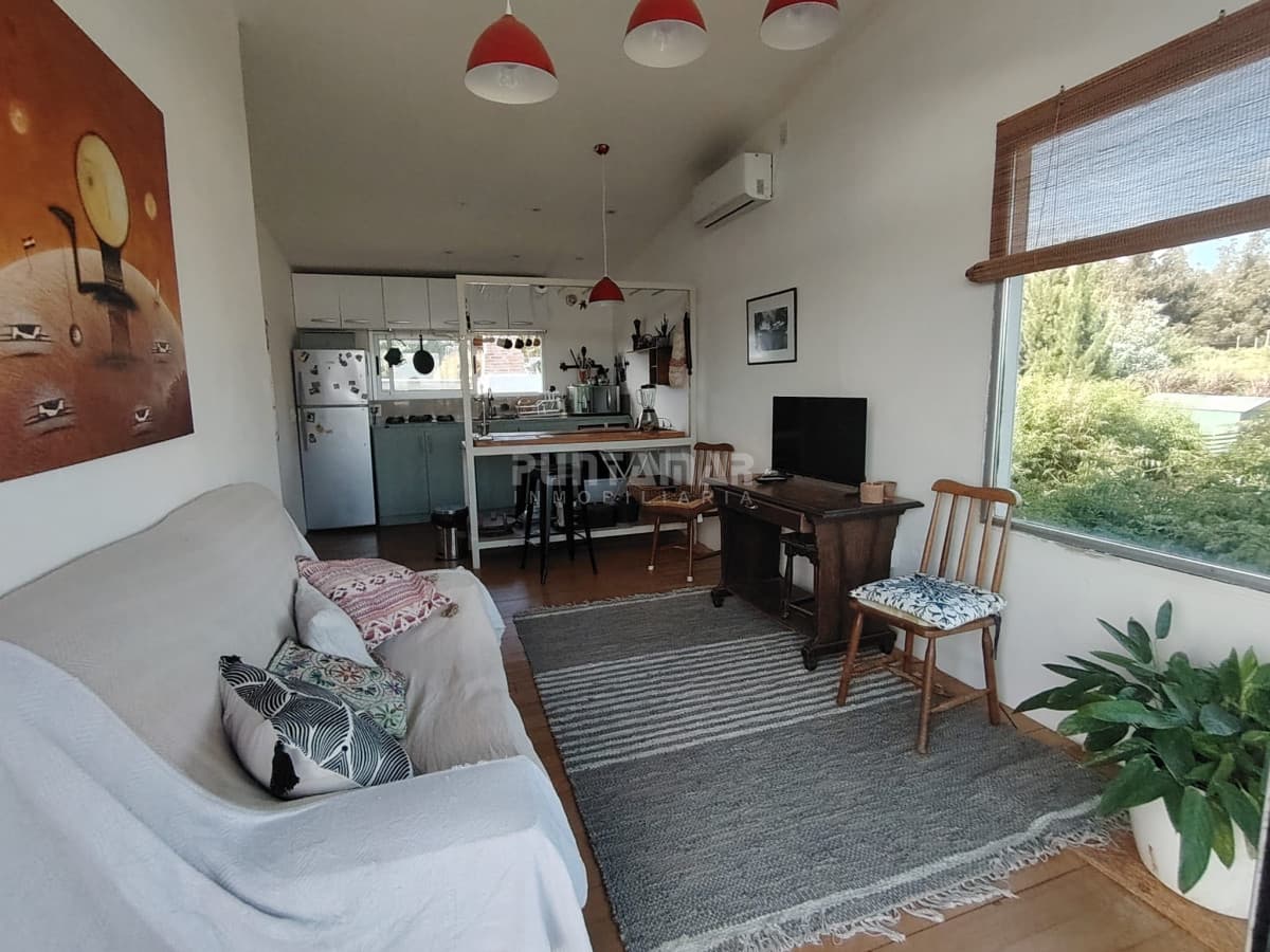 ALQUILER DE CASA DE 1 Y 1/2 DORMITORIO EN MIRAMAR ACRES   -