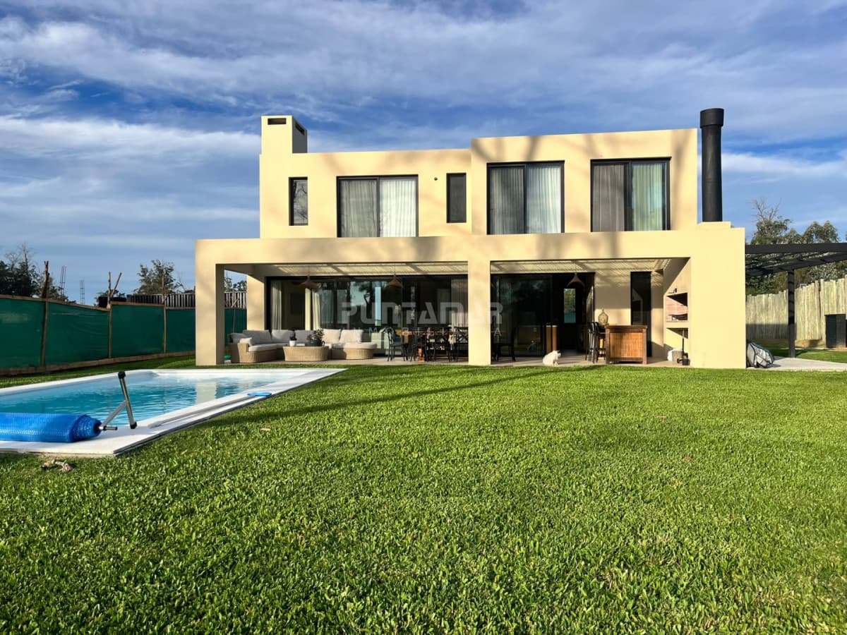 Casa ID.213903 - VENTA CASA EN PUNTA DEL ESTE  EN BARRIO PRIVADO LA CAÑADA