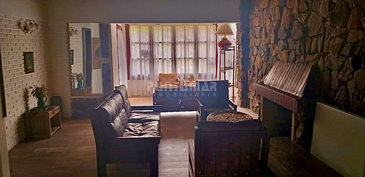 ALQUILER DE CASA DE 3 DORMITORIOS   -
