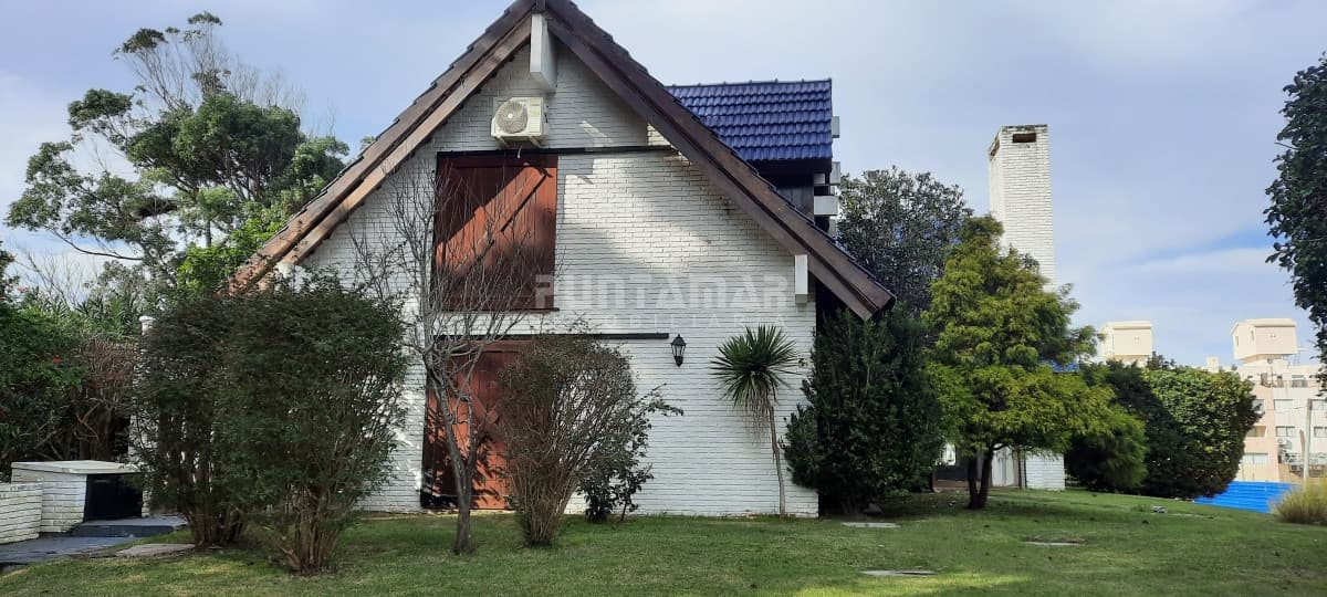 IMPORTANTE CASA DE 2 PLANTAS EN BARRIO SAN RAFAEL  -