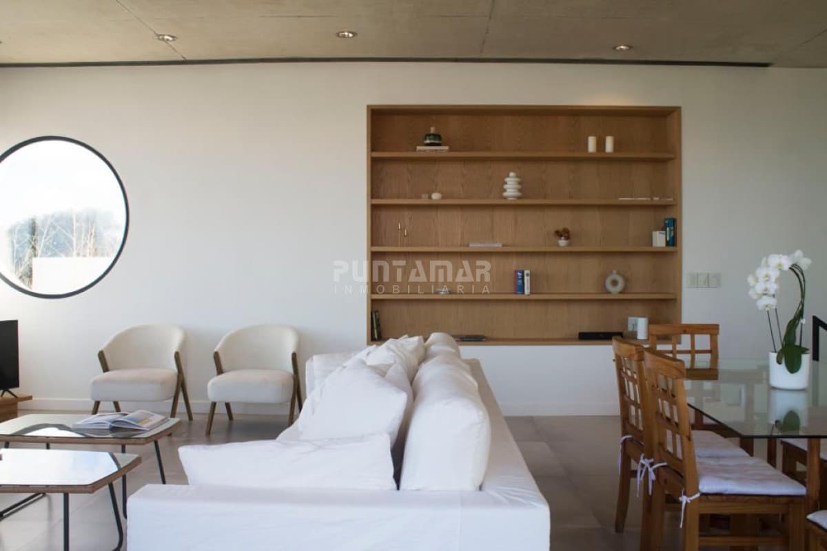 MODERNA Y LUNIMOSA CASA EN ALQUILER CON VISTA AL MAR EN MONTOYA  -