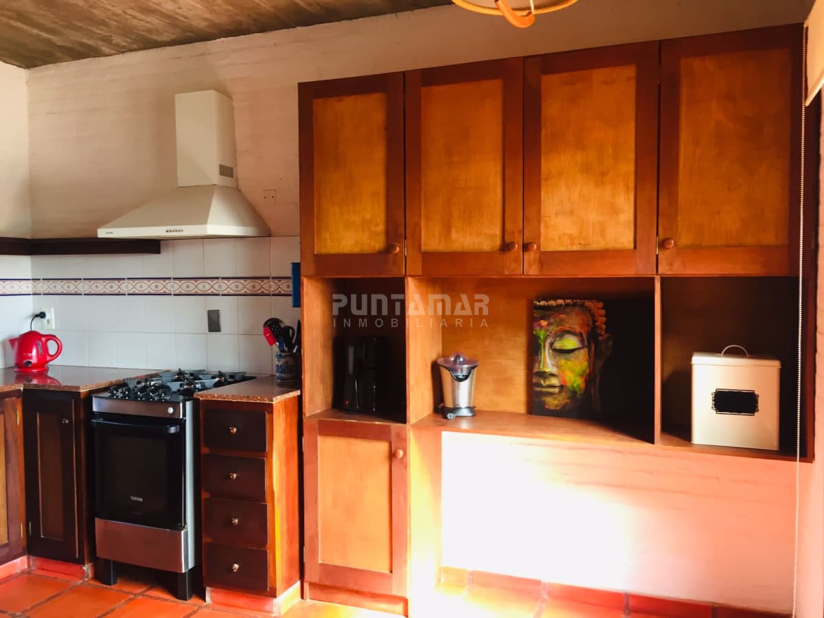 ALQUILER CASA DE 3 DORMITORIOS A PASOS DEL MAR EN MONTOYA   -