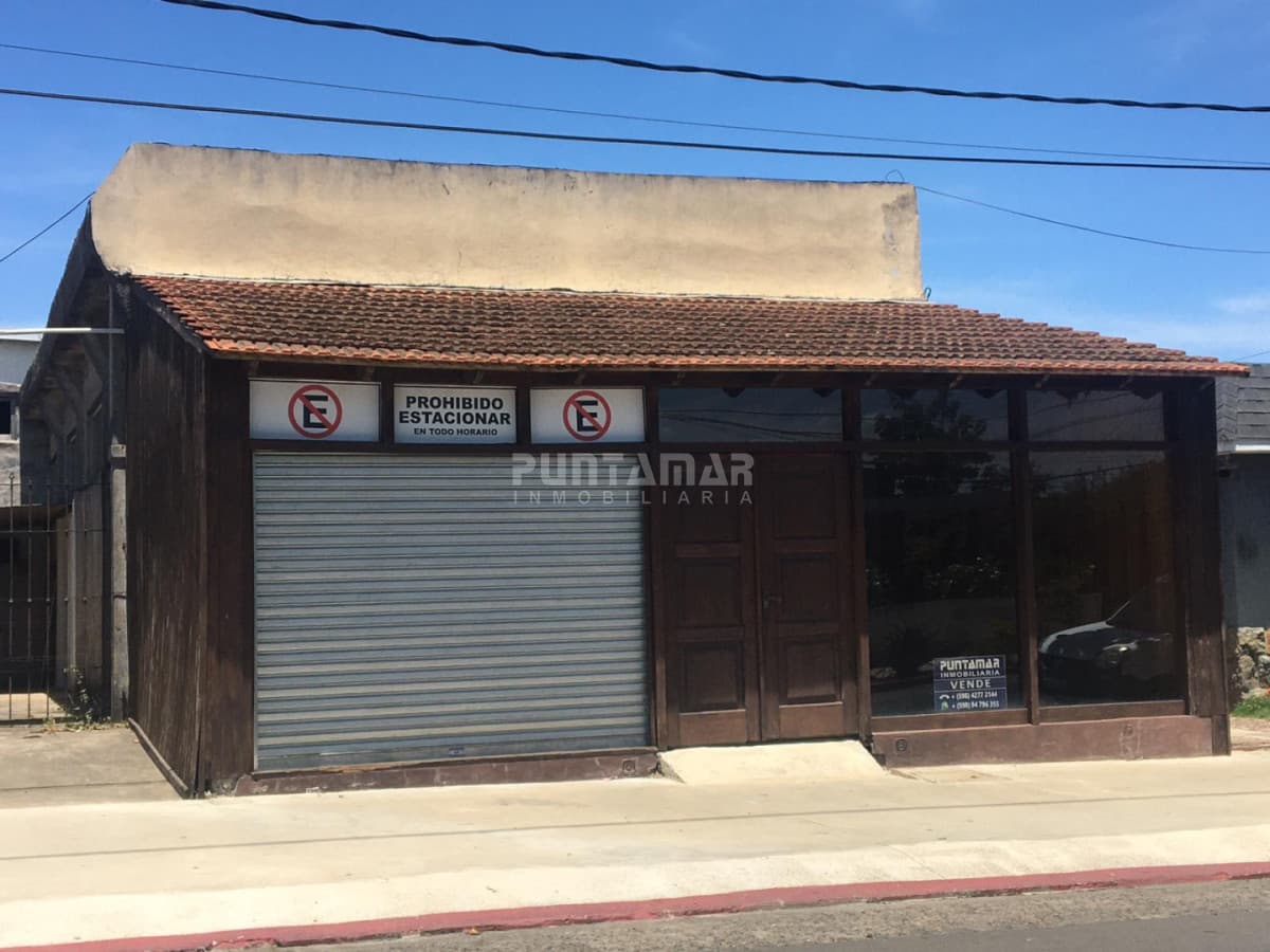 Local Comercial ID.213820 - Gran Depósito en Centro de Maldonado con local al frente