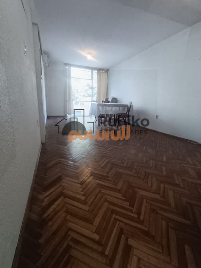 Venta de apartamento en Cordón de 2 dormitorios y cocina definida