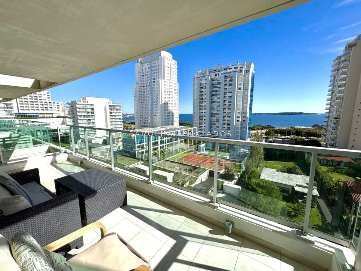 Oportunidad, Apartamento en Venta, Playa Mansa con vistas al mar