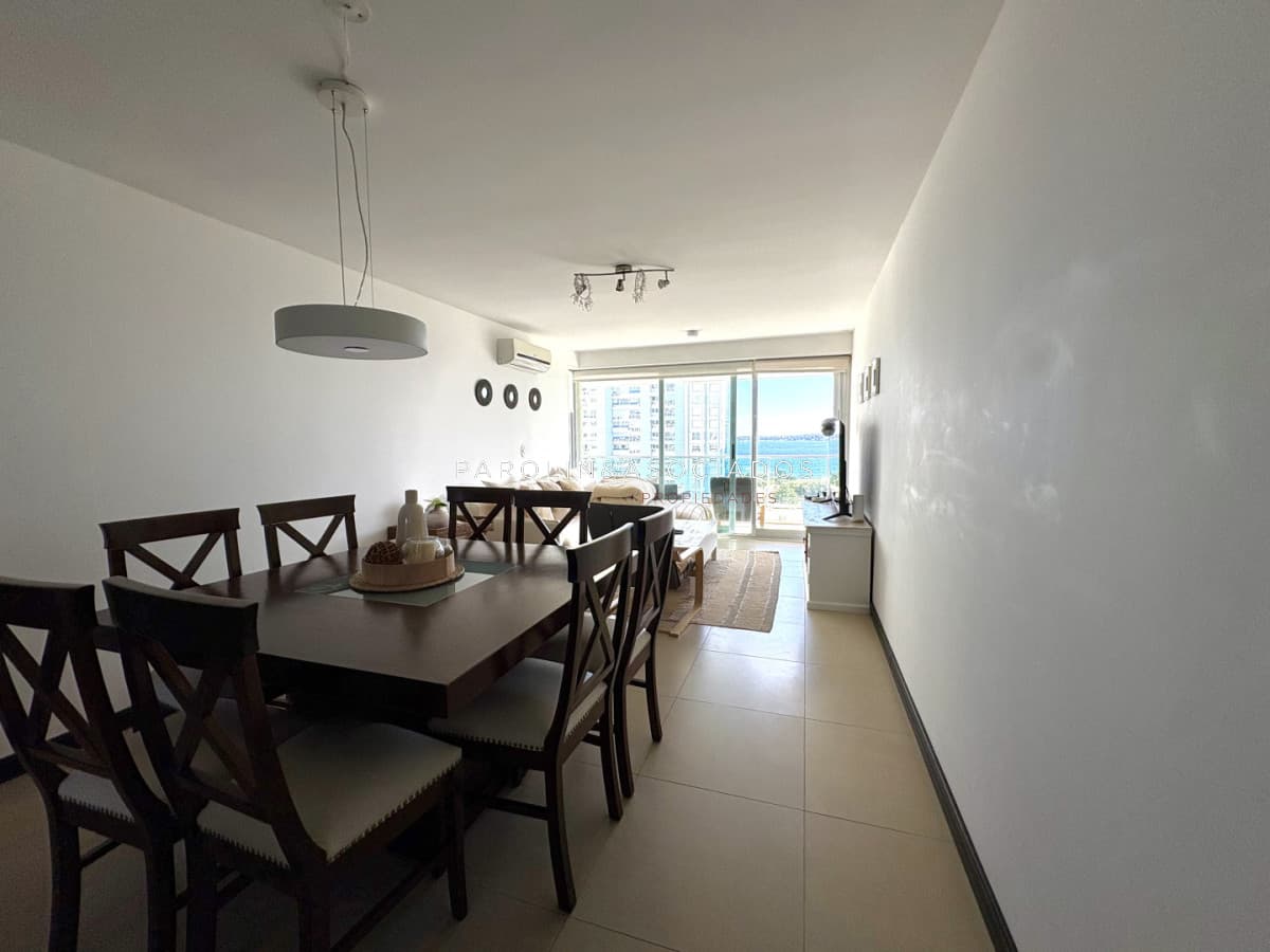 Oportunidad, Apartamento en Venta, Playa Mansa con vistas al mar