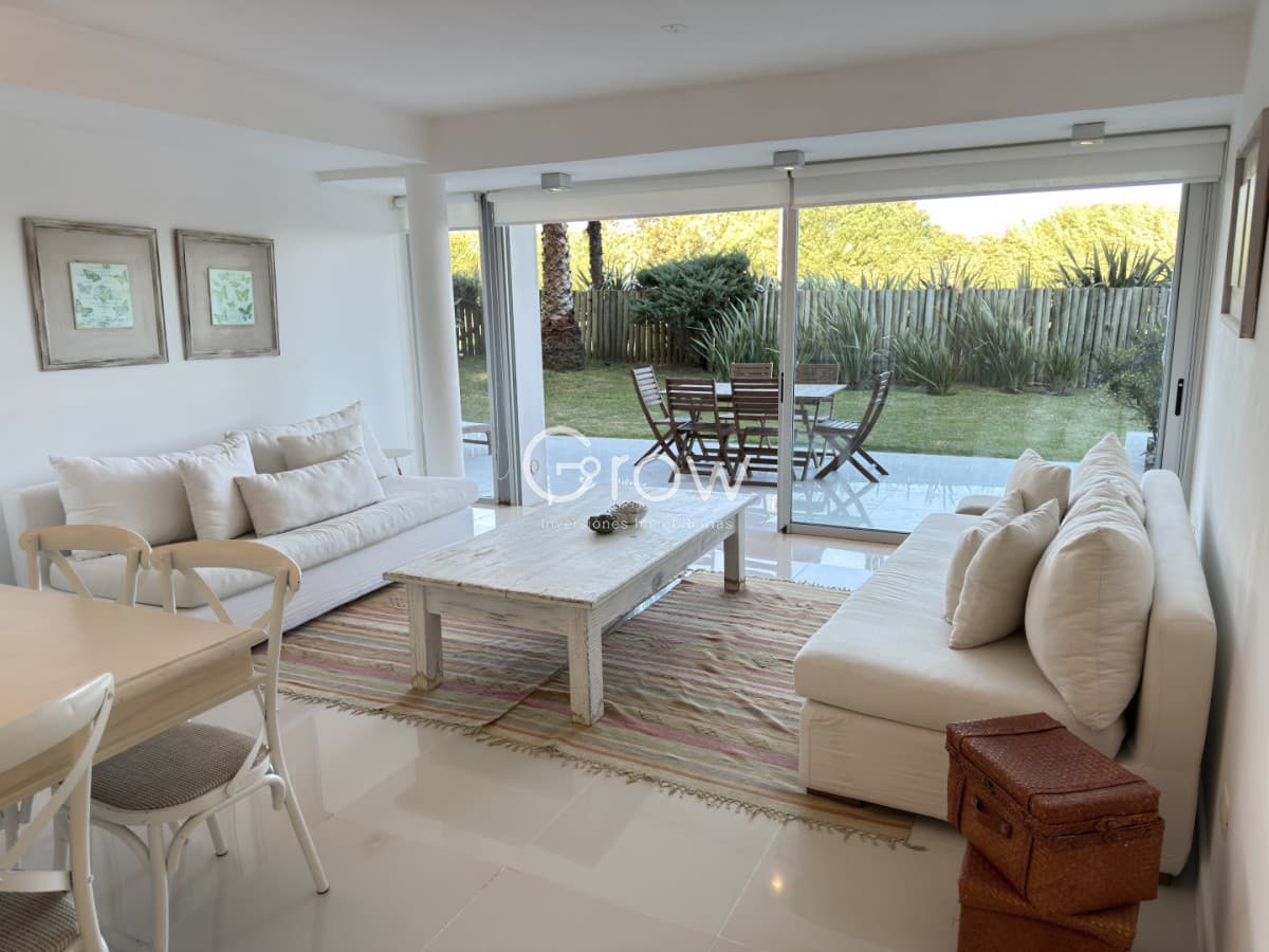 Departamento en Manantiales de 2 dormitorios en Suite en venta