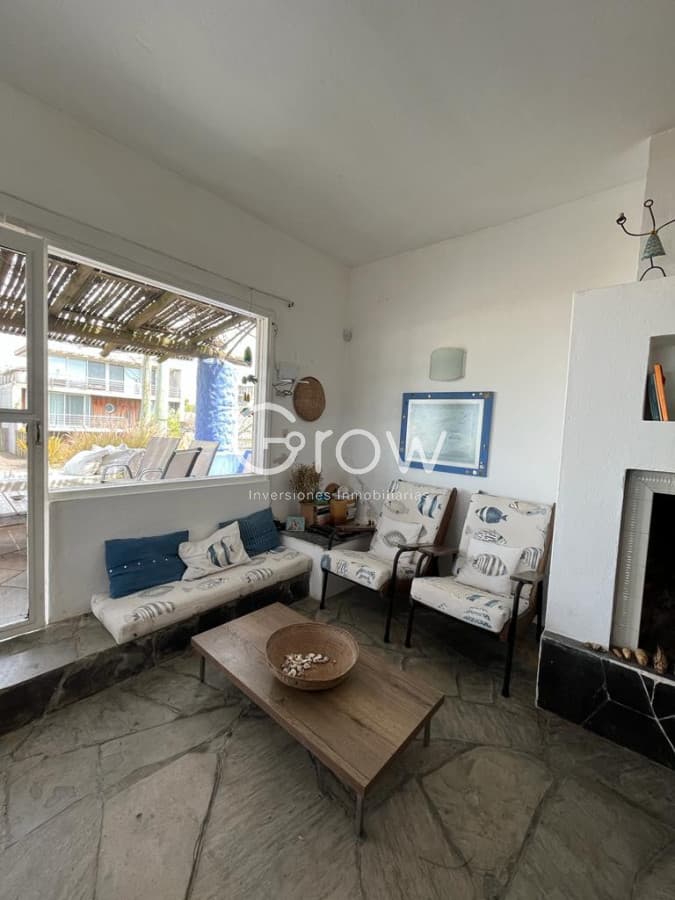 Casa de 3 dormitorios a pasos del mar en Manantiales   -