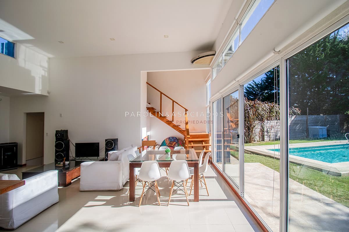 Venta Casa Punta del Este tres dormitorios piscina nueva! Zona Marly!