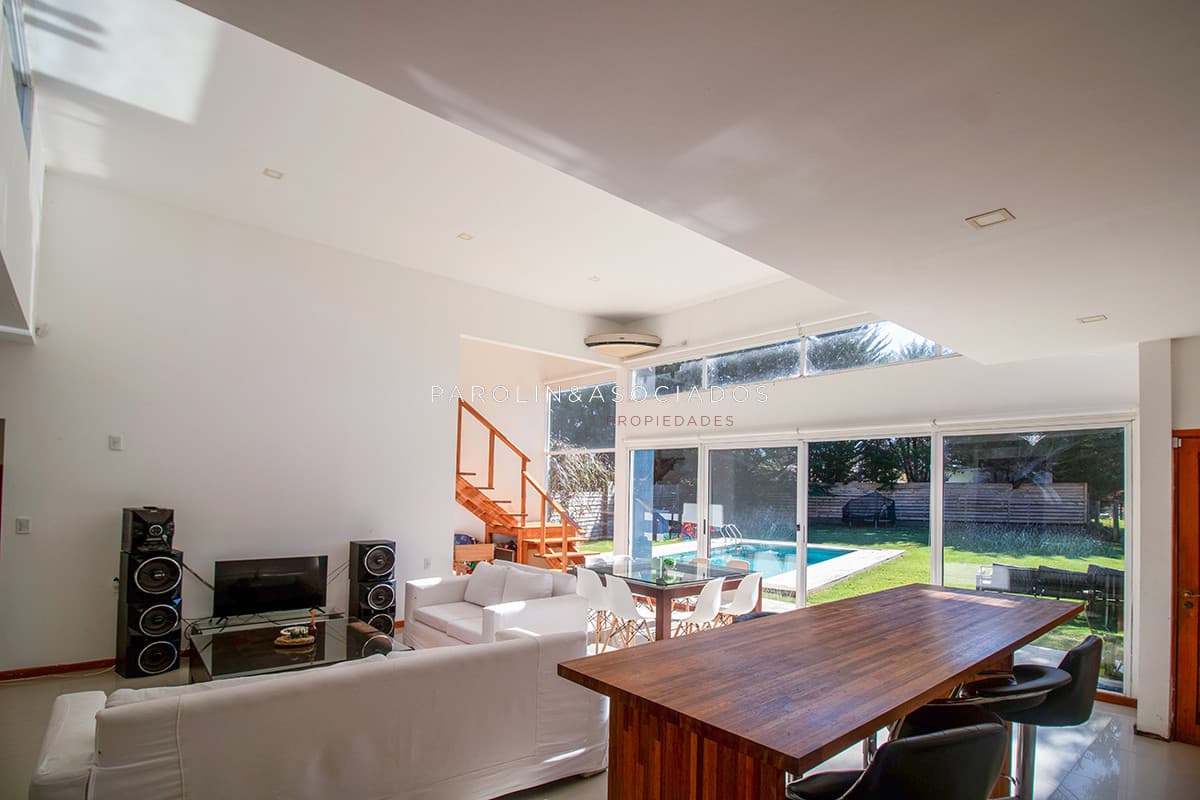 Venta Casa Punta del Este tres dormitorios piscina nueva! Zona Marly!