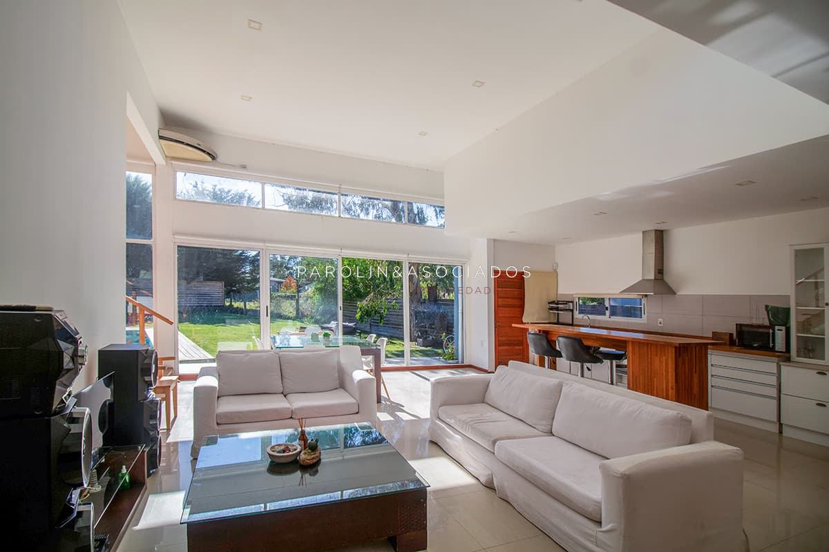Venta Casa Punta del Este tres dormitorios piscina nueva! Zona Marly!