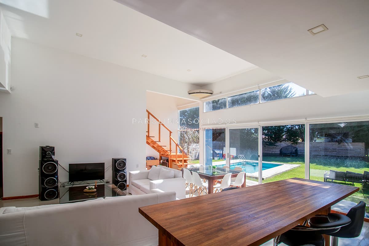 Venta Casa Punta del Este tres dormitorios piscina nueva! Zona Marly!
