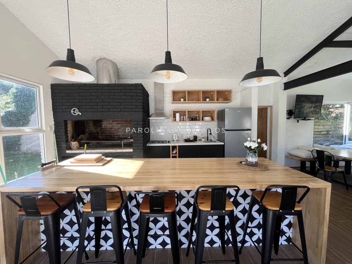 Venta Casa Punta del Este 4 dormitorios en Barrio Marly Punta del Este con piscina